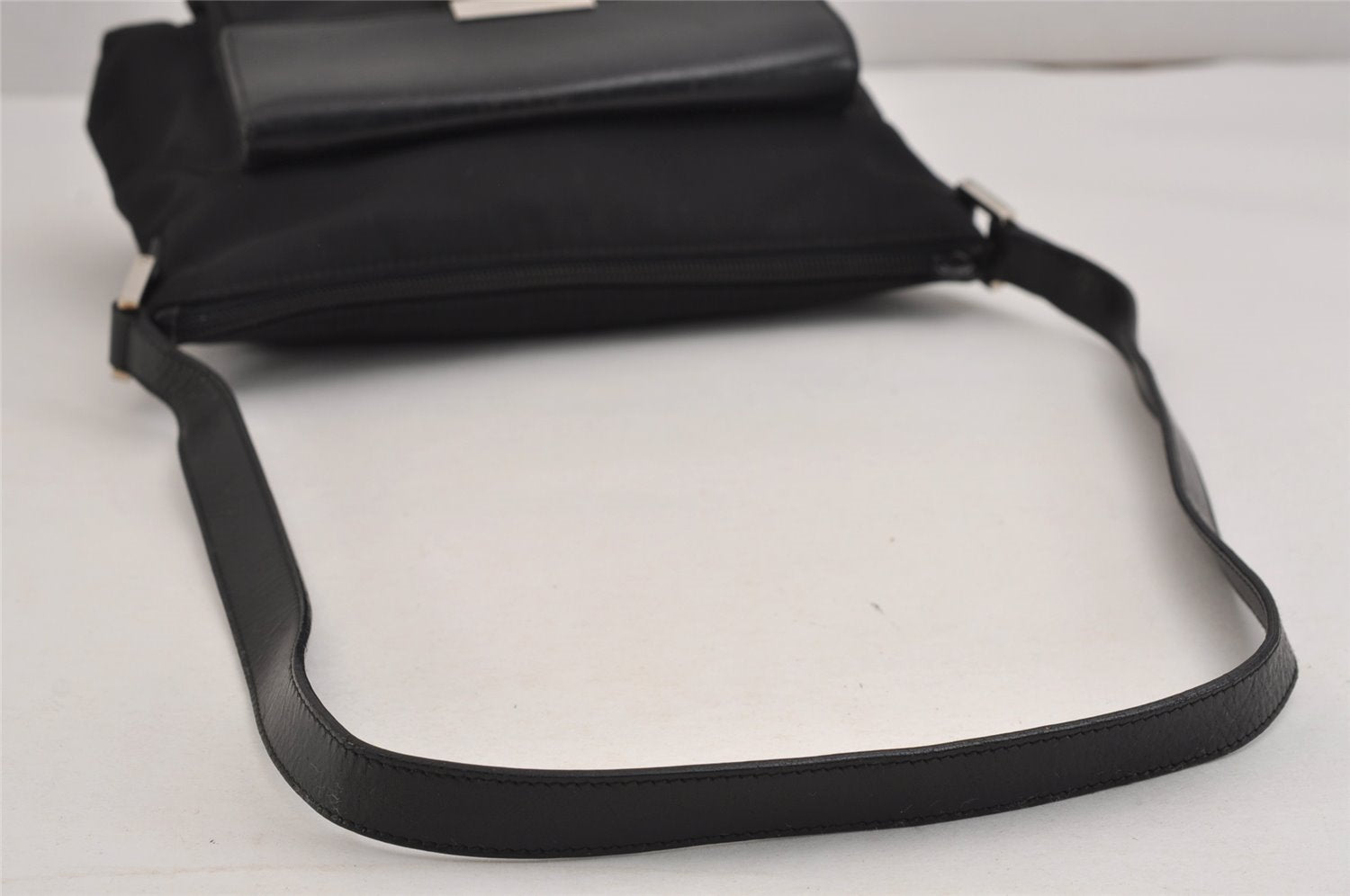 Authentic GUCCI Vintage Shoulder Bag Purse Nylon Leather Black Junk 2937J