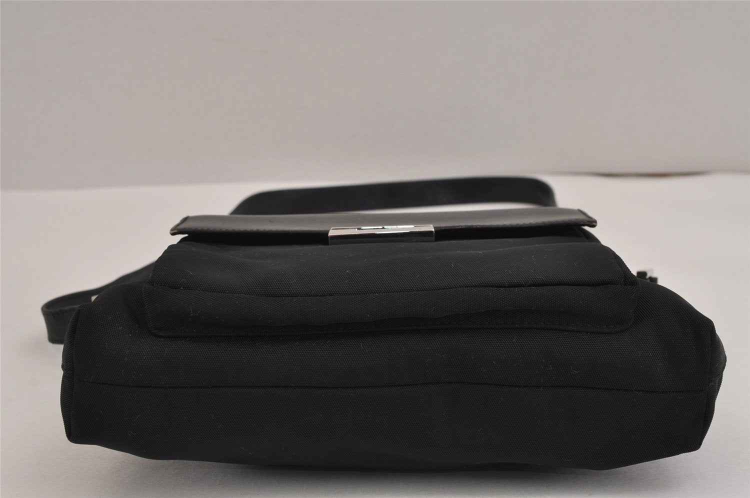 Authentic GUCCI Vintage Shoulder Bag Purse Nylon Leather Black Junk 2937J