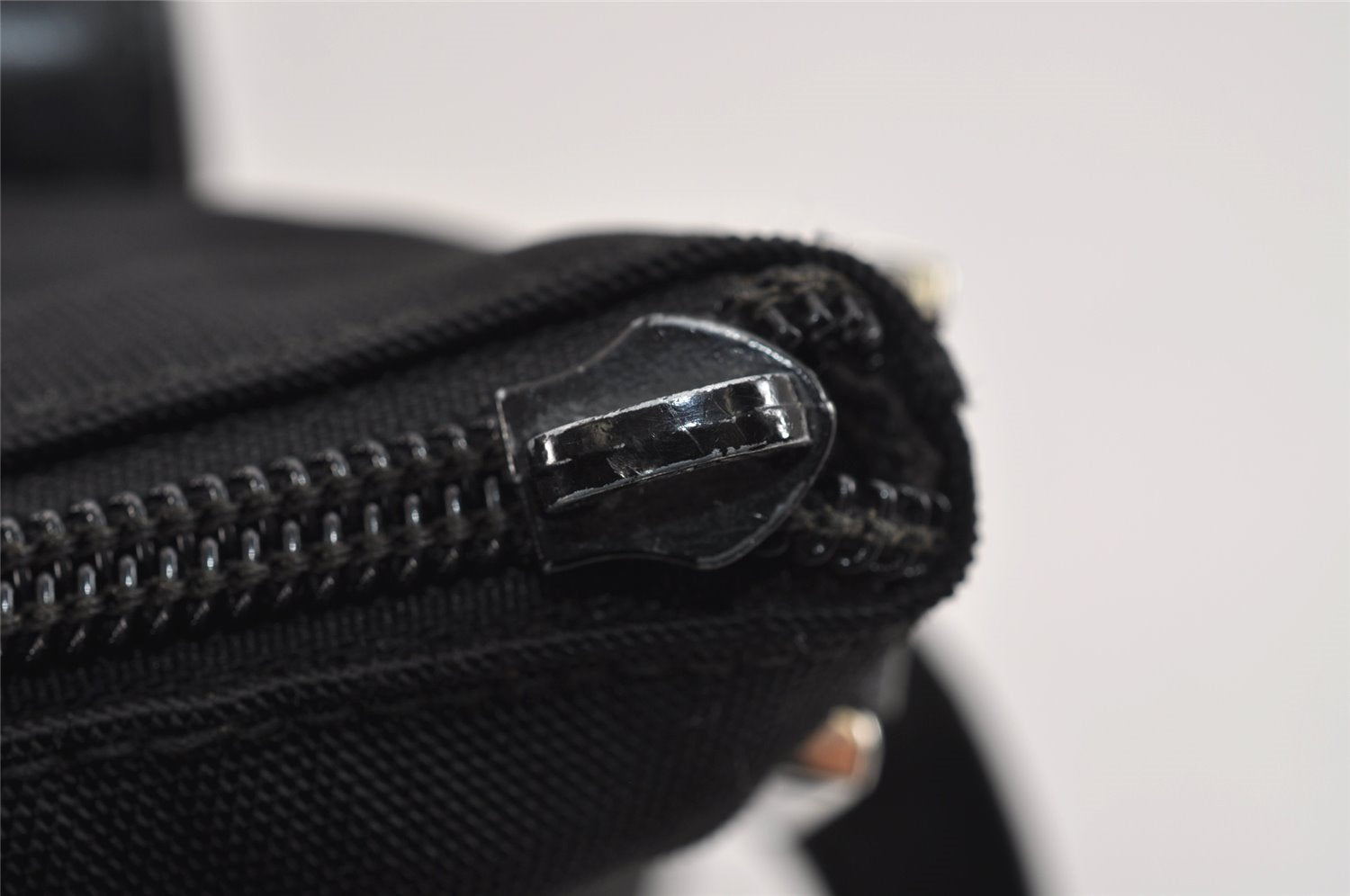 Authentic GUCCI Vintage Shoulder Bag Purse Nylon Leather Black Junk 2937J