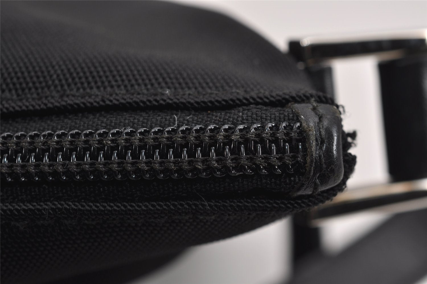 Authentic GUCCI Vintage Shoulder Bag Purse Nylon Leather Black Junk 2937J