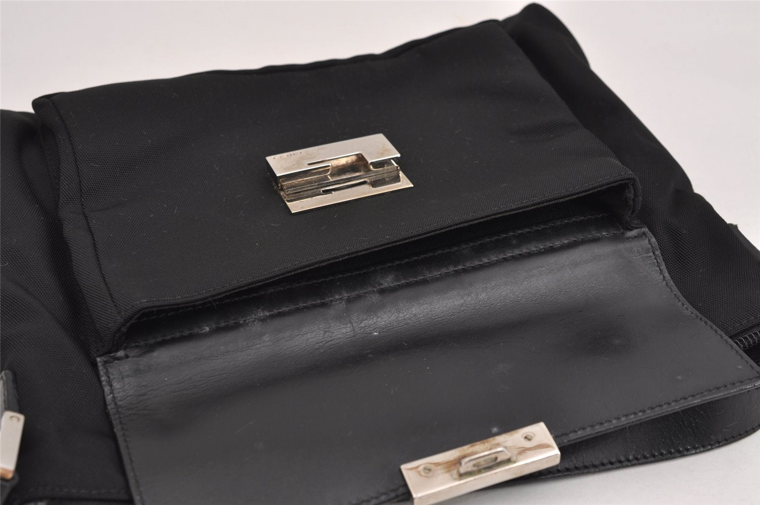 Authentic GUCCI Vintage Shoulder Bag Purse Nylon Leather Black Junk 2937J