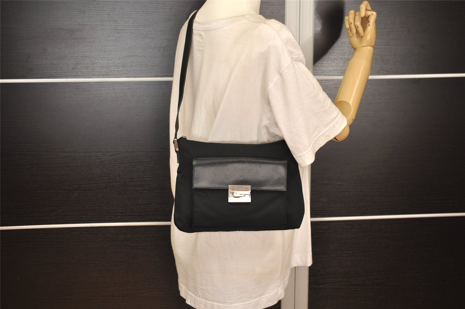 Authentic GUCCI Vintage Shoulder Bag Purse Nylon Leather Black Junk 2937J