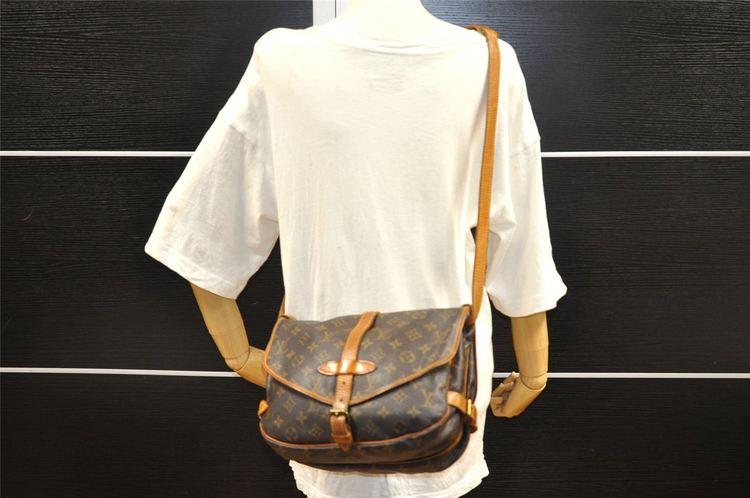 Authentic Louis Vuitton Monogram Saumur 30 Shoulder Cross Bag M42256 LV 2941I