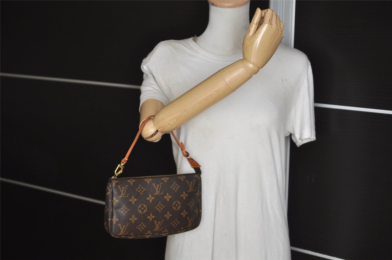 Authentic Louis Vuitton Monogram Pochette Accessoires Pouch M51980 LV 2942J