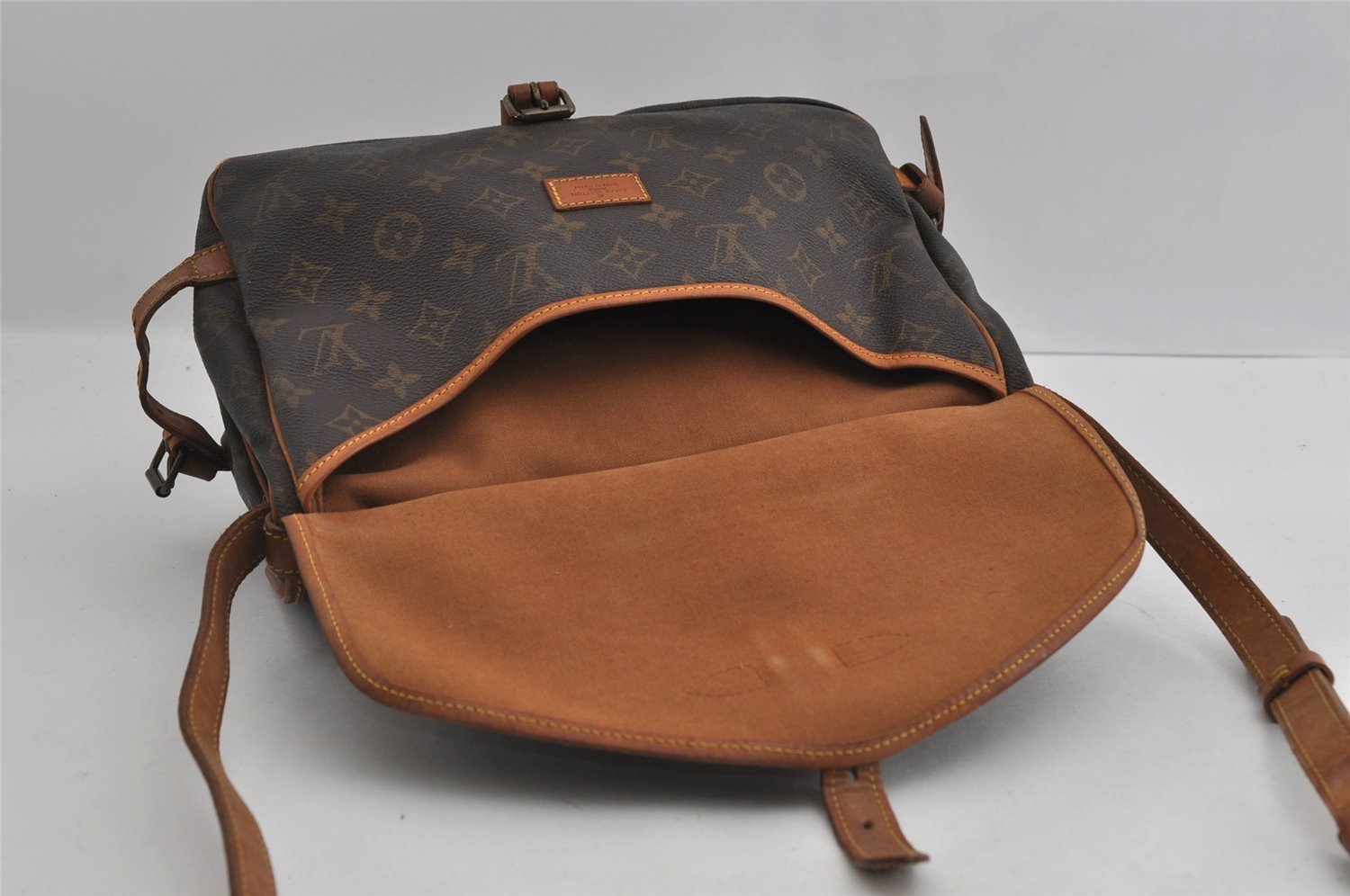 Authentic Louis Vuitton Monogram Saumur 30 Shoulder Cross Bag M42256 LV 2944I