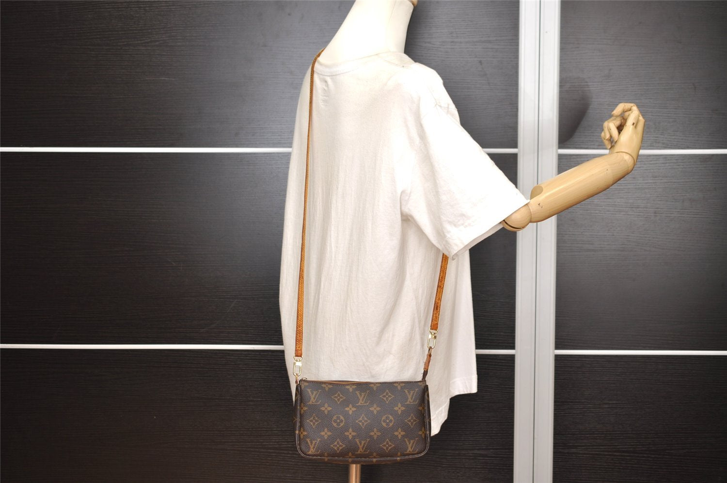 Authentic Louis Vuitton Monogram Pochette Accessoires Shoulder Pouch Junk 2952J