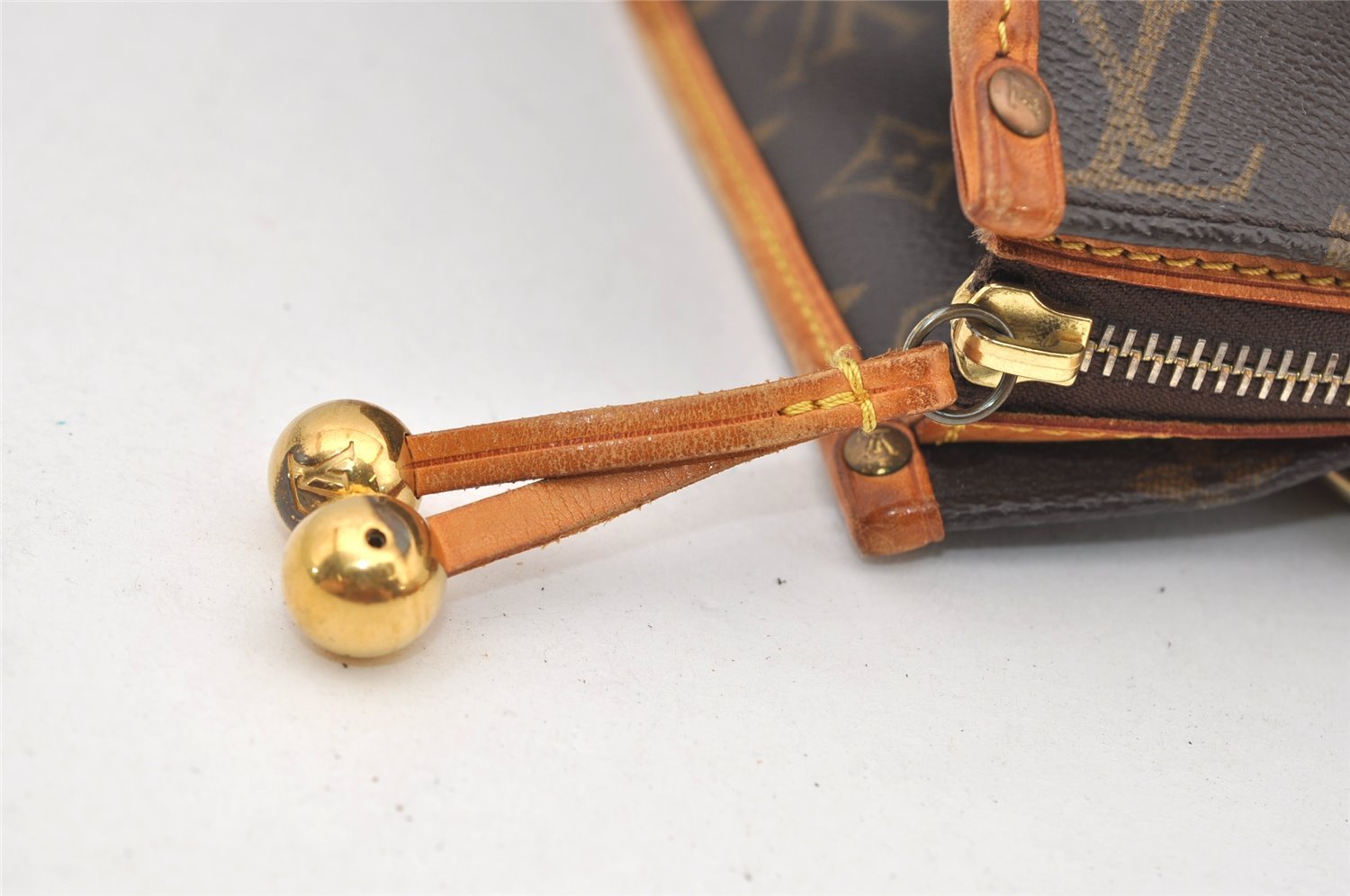 Authentic Louis Vuitton Monogram Popincourt Haut Shoulder Bag M40007 LV 2956J