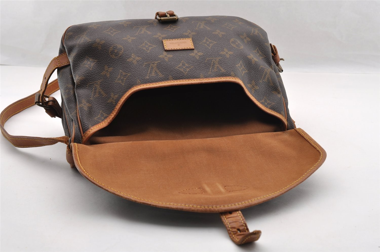 Authentic Louis Vuitton Monogram Saumur 30 Shoulder Cross Bag M42256 LV 2962I