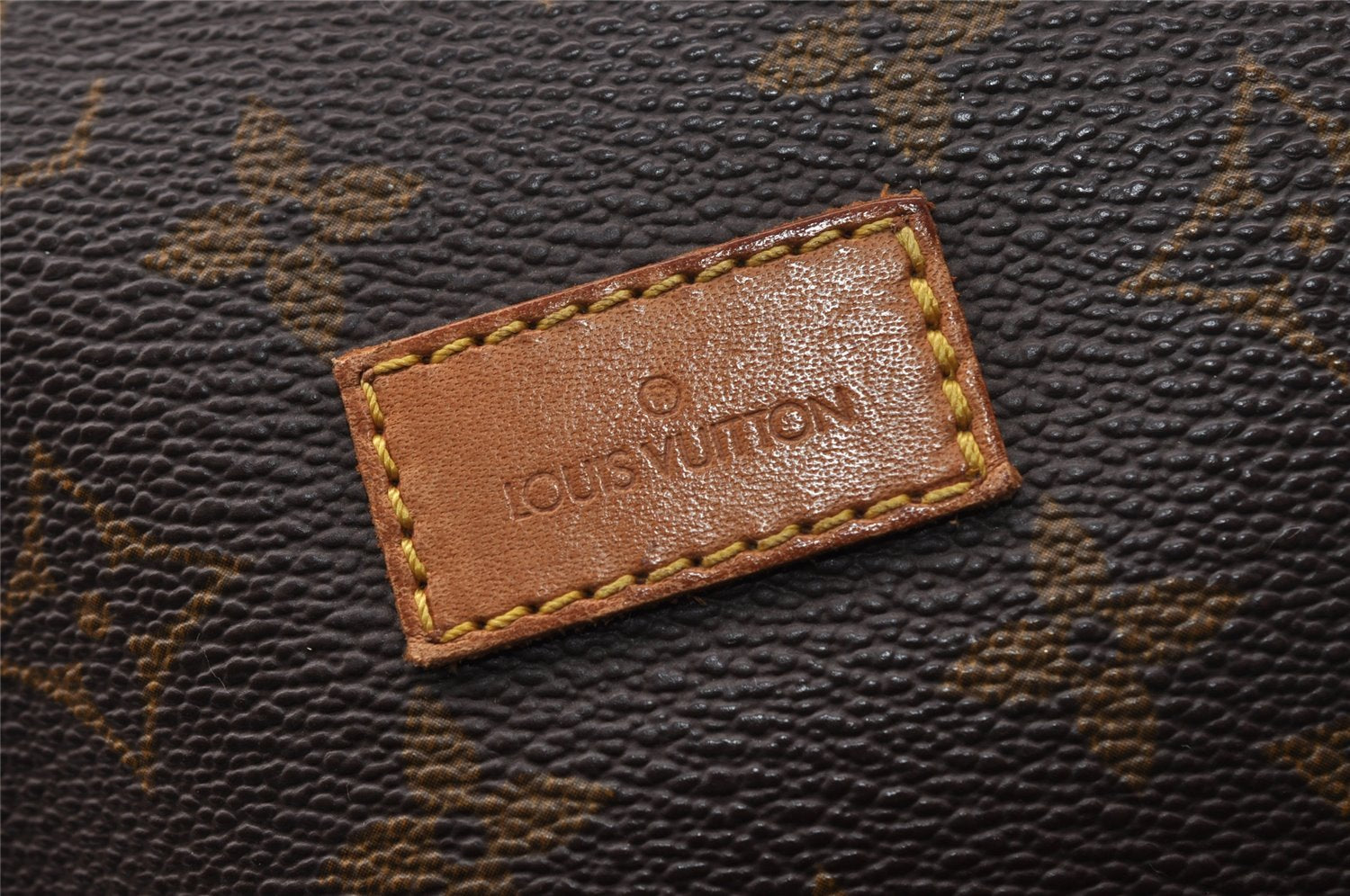 Authentic Louis Vuitton Monogram Saumur 30 Shoulder Cross Bag M42256 LV 2962I