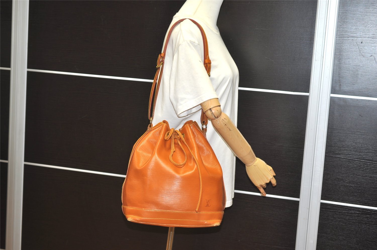 Authentic Louis Vuitton Epi Noe Shoulder Drawstring Bag Brown M44008 Junk 2969I