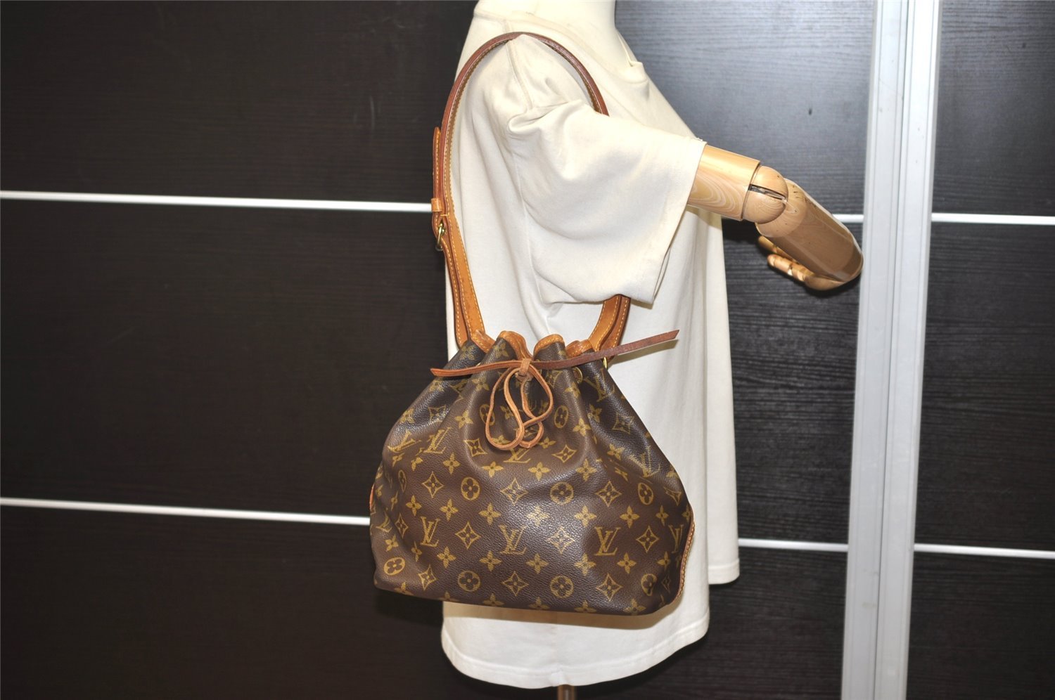 Authentic Louis Vuitton Monogram Petit Noe M42226 Shoulder Drawstring Bag 2971J