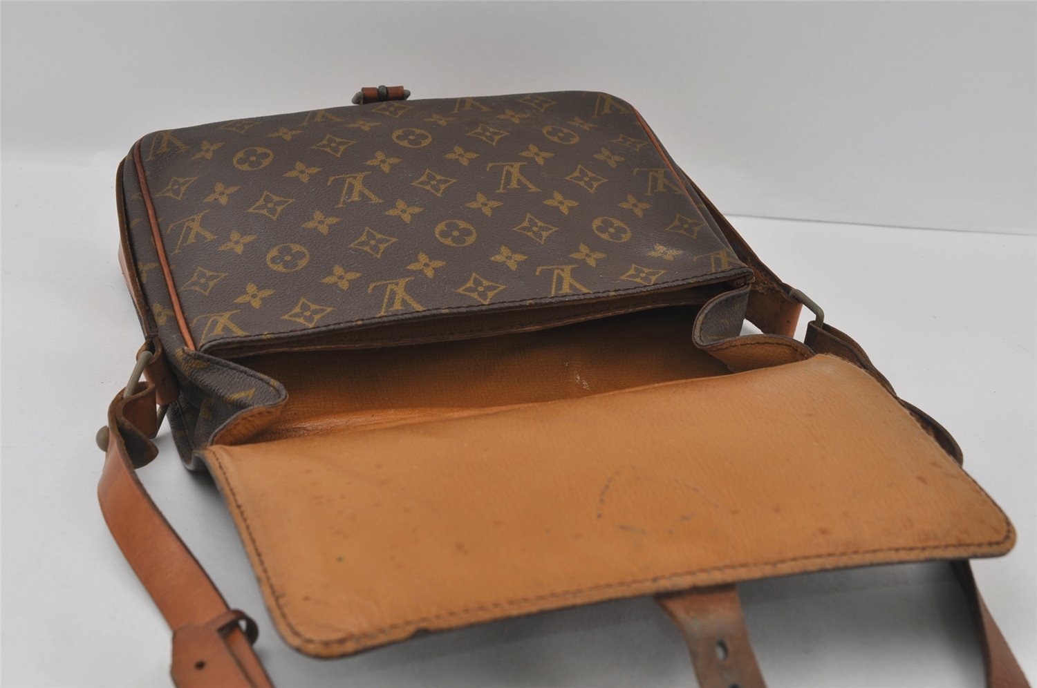 Authentic Louis Vuitton Monogram Cartouchiere GM Shoulder Bag Old Model 2980I