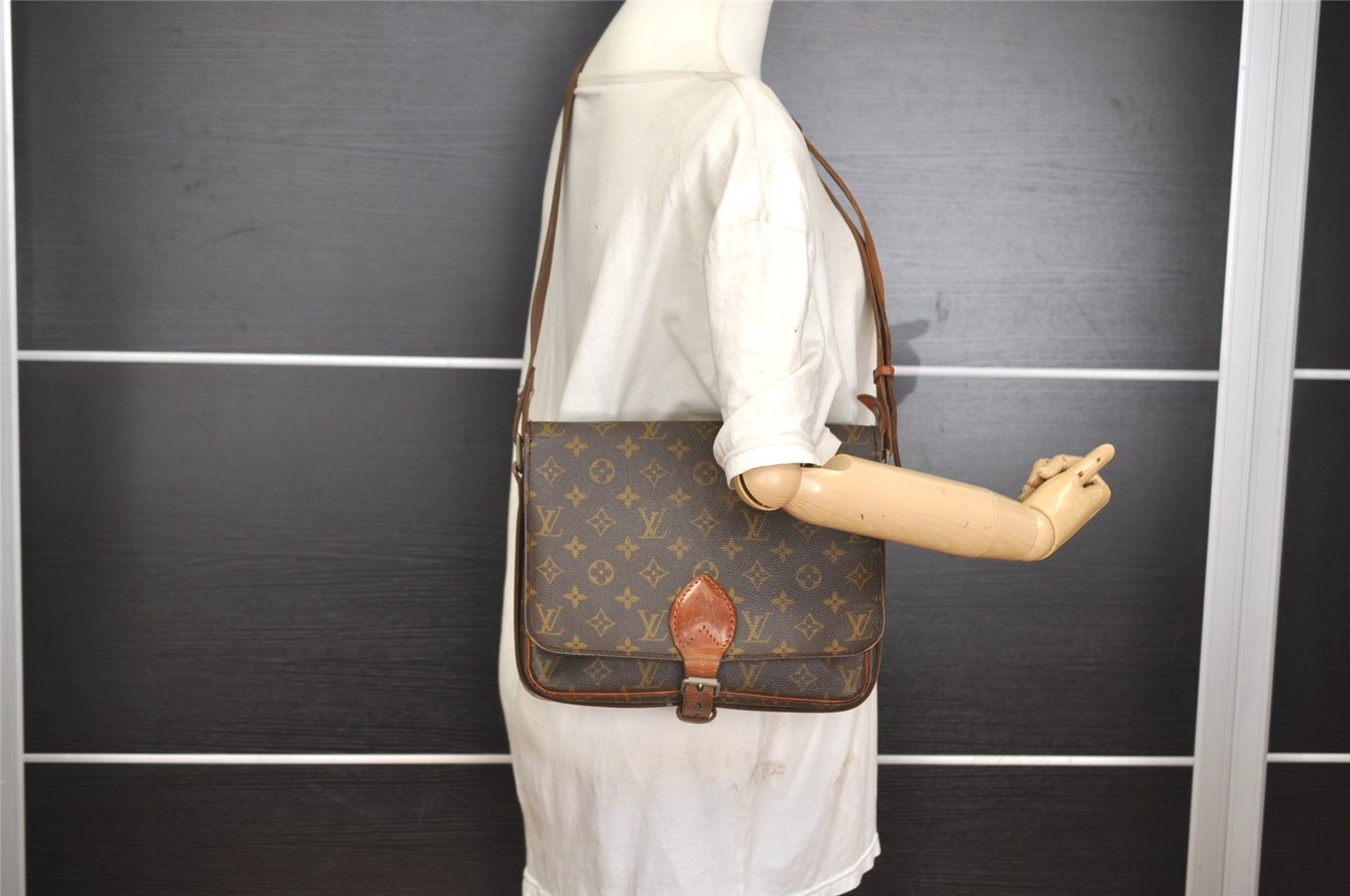 Authentic Louis Vuitton Monogram Cartouchiere GM Shoulder Bag Old Model 2980I
