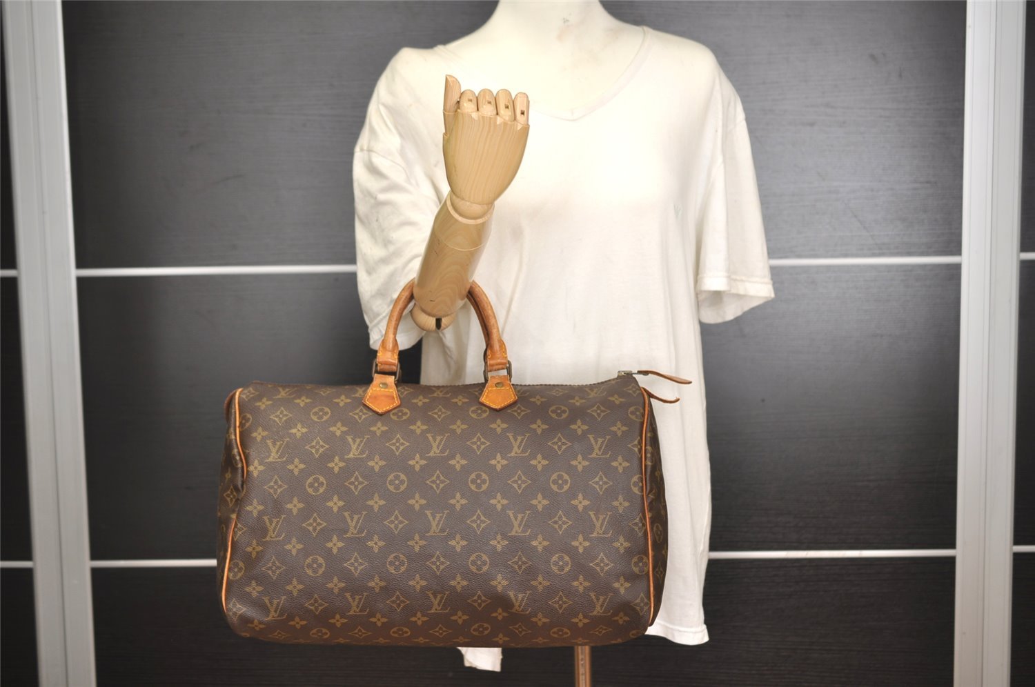 Authentic Louis Vuitton Monogram Speedy 40 Hand Boston Bag Old Model LV 2981I