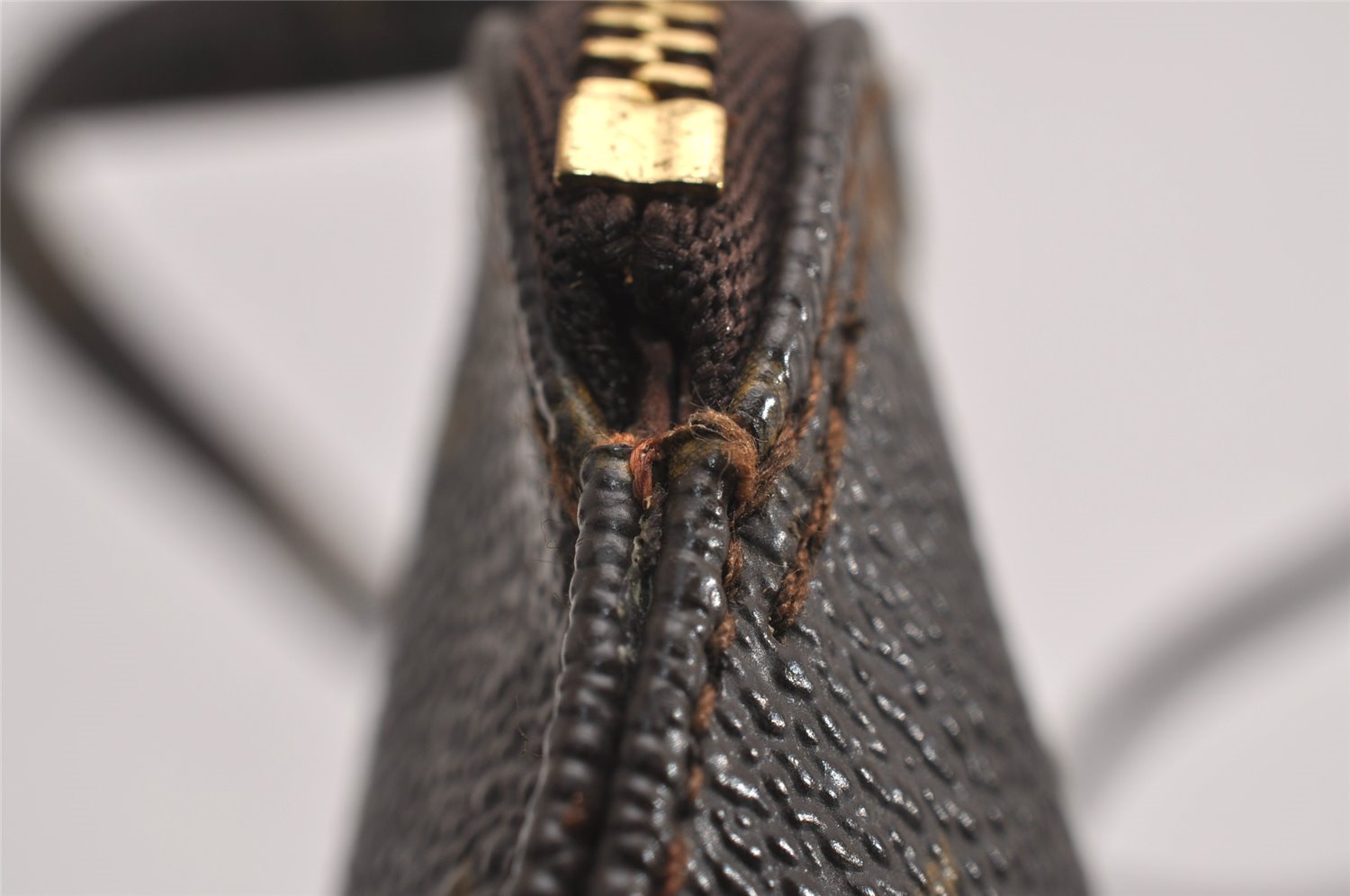 Authentic Louis Vuitton Monogram Pochette Secret M45484 Shoulder Bag Pouch 2984J