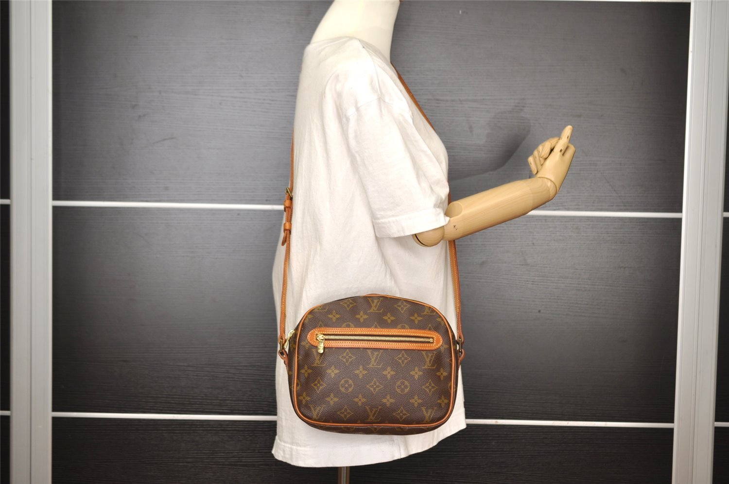 Authentic Louis Vuitton Monogram Senlis Shoulder Cross Bag Old Model LV 2986I