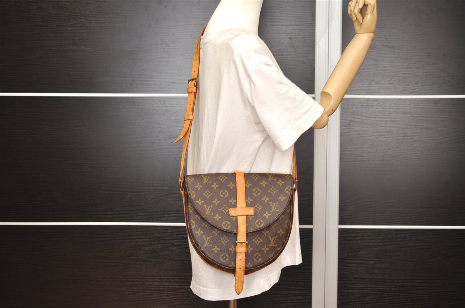 Authentic Louis Vuitton Monogram Chantilly GM Shoulder Cross Bag M51232 LV 2987J