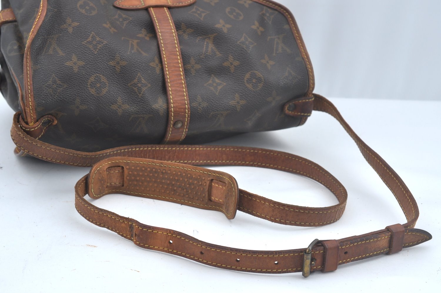 Authentic Louis Vuitton Monogram Saumur 30 Shoulder Cross Bag M42256 LV 2989J