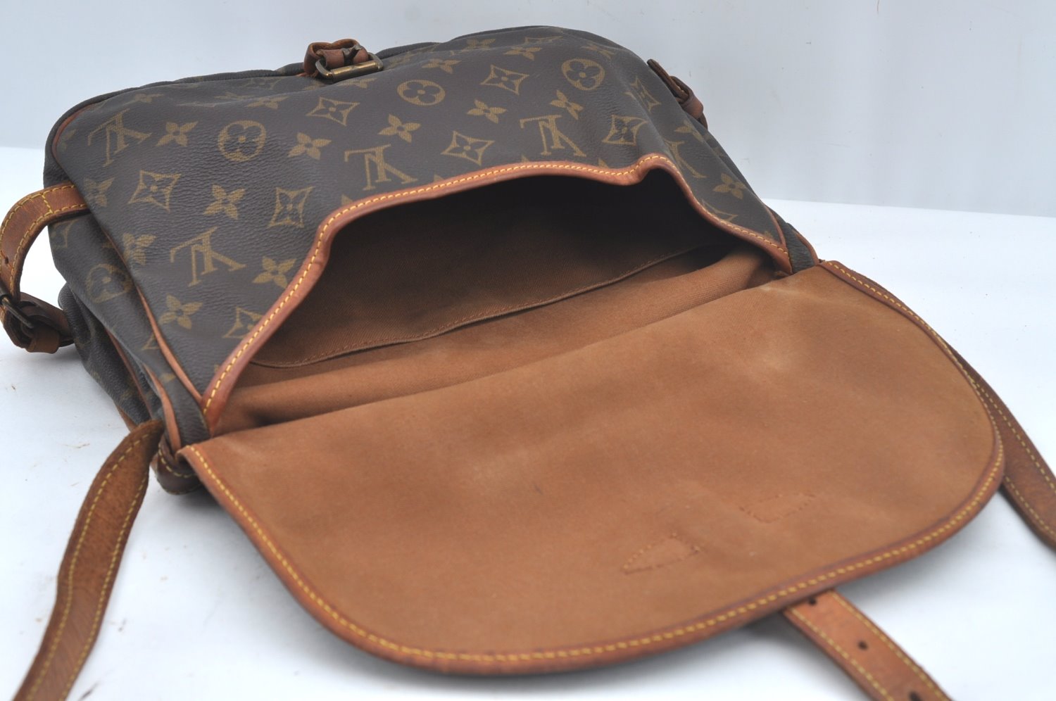 Authentic Louis Vuitton Monogram Saumur 30 Shoulder Cross Bag M42256 LV 2989J