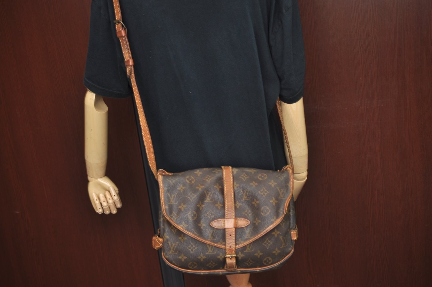 Authentic Louis Vuitton Monogram Saumur 30 Shoulder Cross Bag M42256 LV 2989J