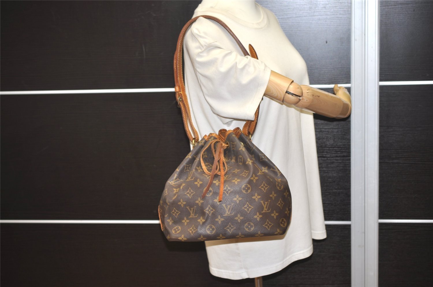Authentic Louis Vuitton Monogram Petit Noe M42226 Shoulder Drawstring Bag 3003J