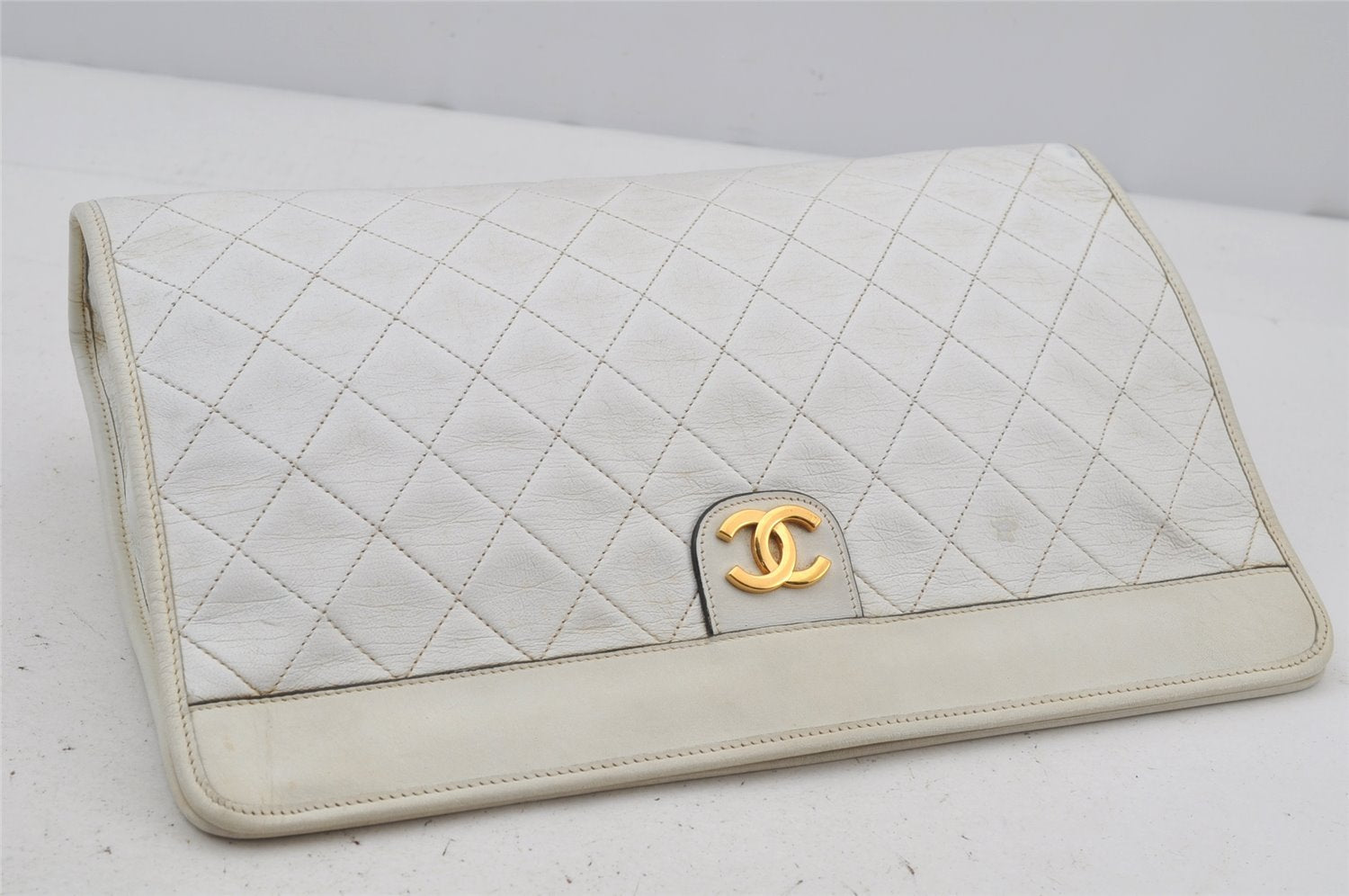 Authentic CHANEL Calf Skin Matelasse CoCo Mark Clutch Hand Bag Purse White 3010J