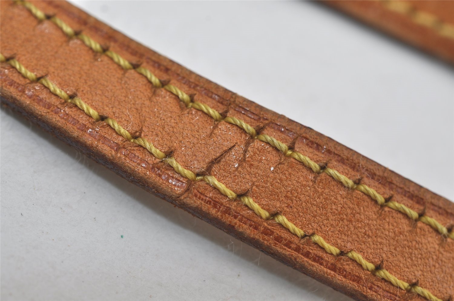 Authentic Louis Vuitton Leather Shoulder Strap Beige 48