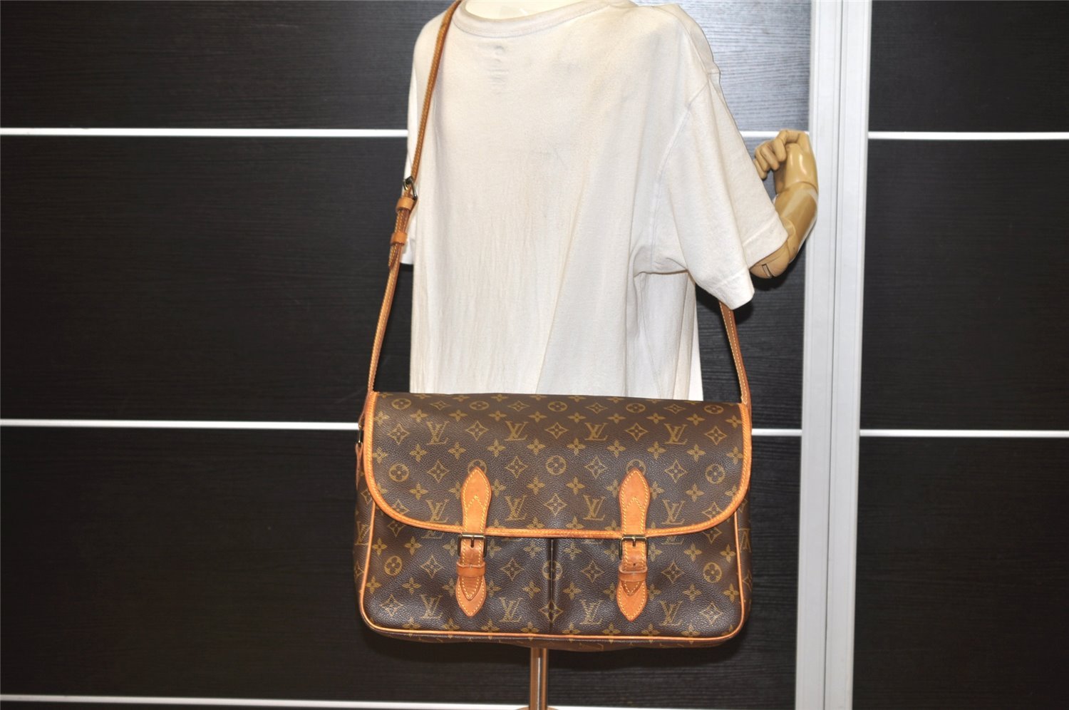 Authentic Louis Vuitton Monogram Gibeciere GM Shoulder Cross Bag M42246 LV 3032K