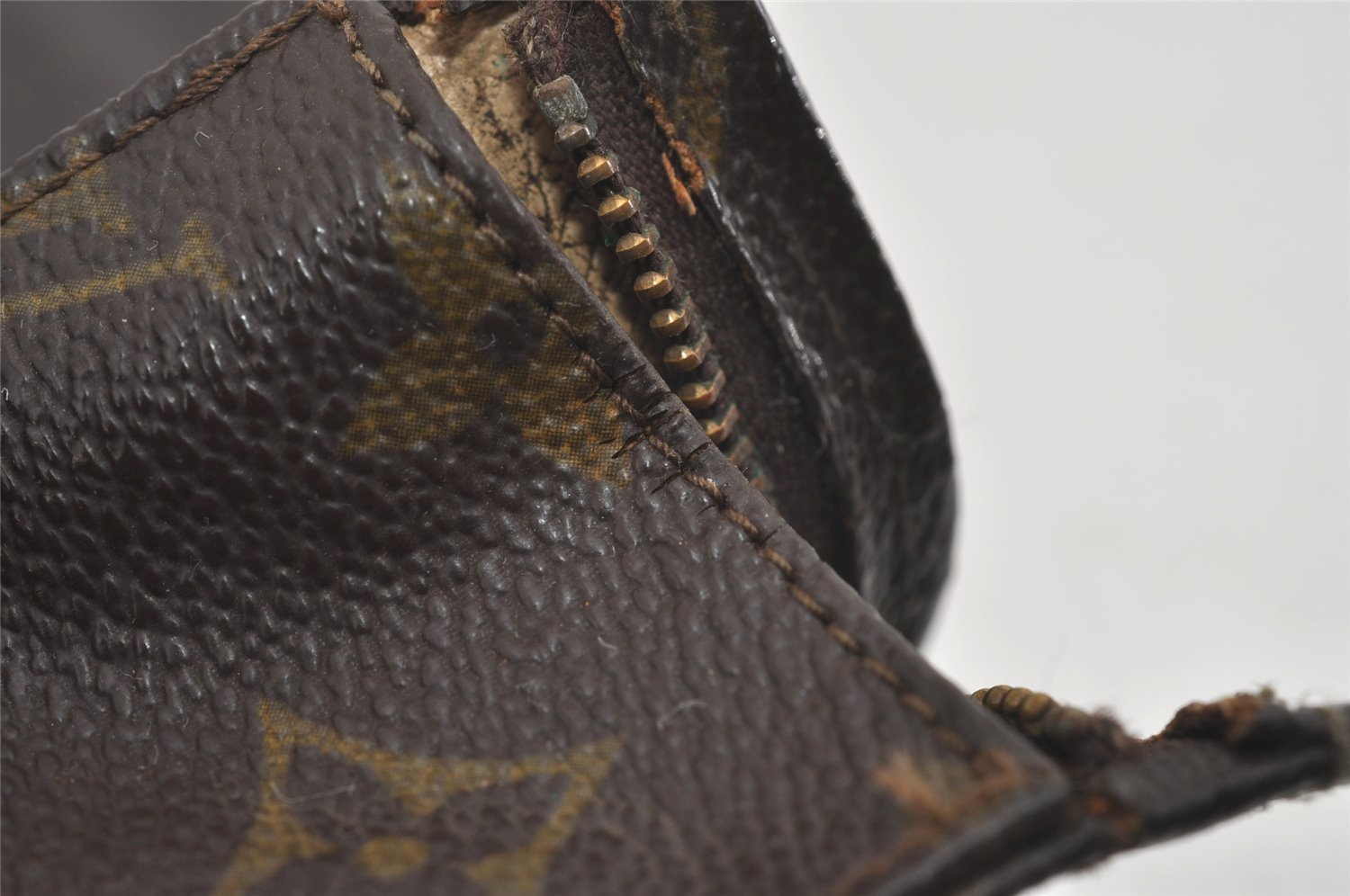 Auth Louis Vuitton Monogram Poche Toilette 26 Cosmetics Pouch Old Model LV 3049I