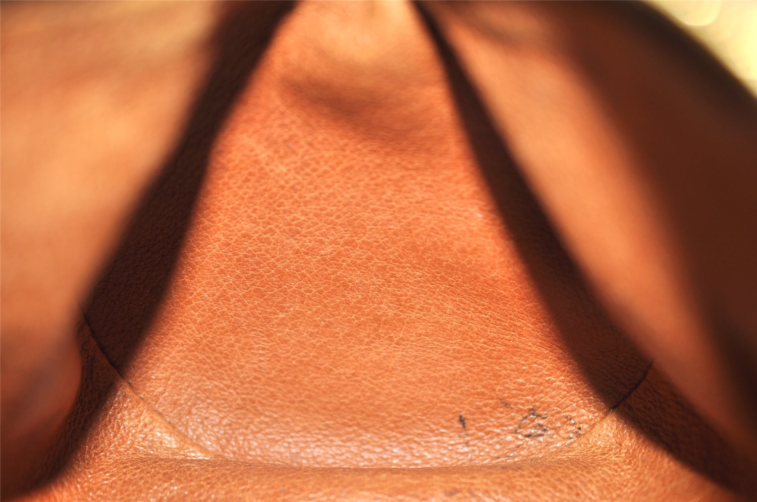 Authentic Louis Vuitton Monogram Papillon 26 Hand Bag Old Model LV 3050K