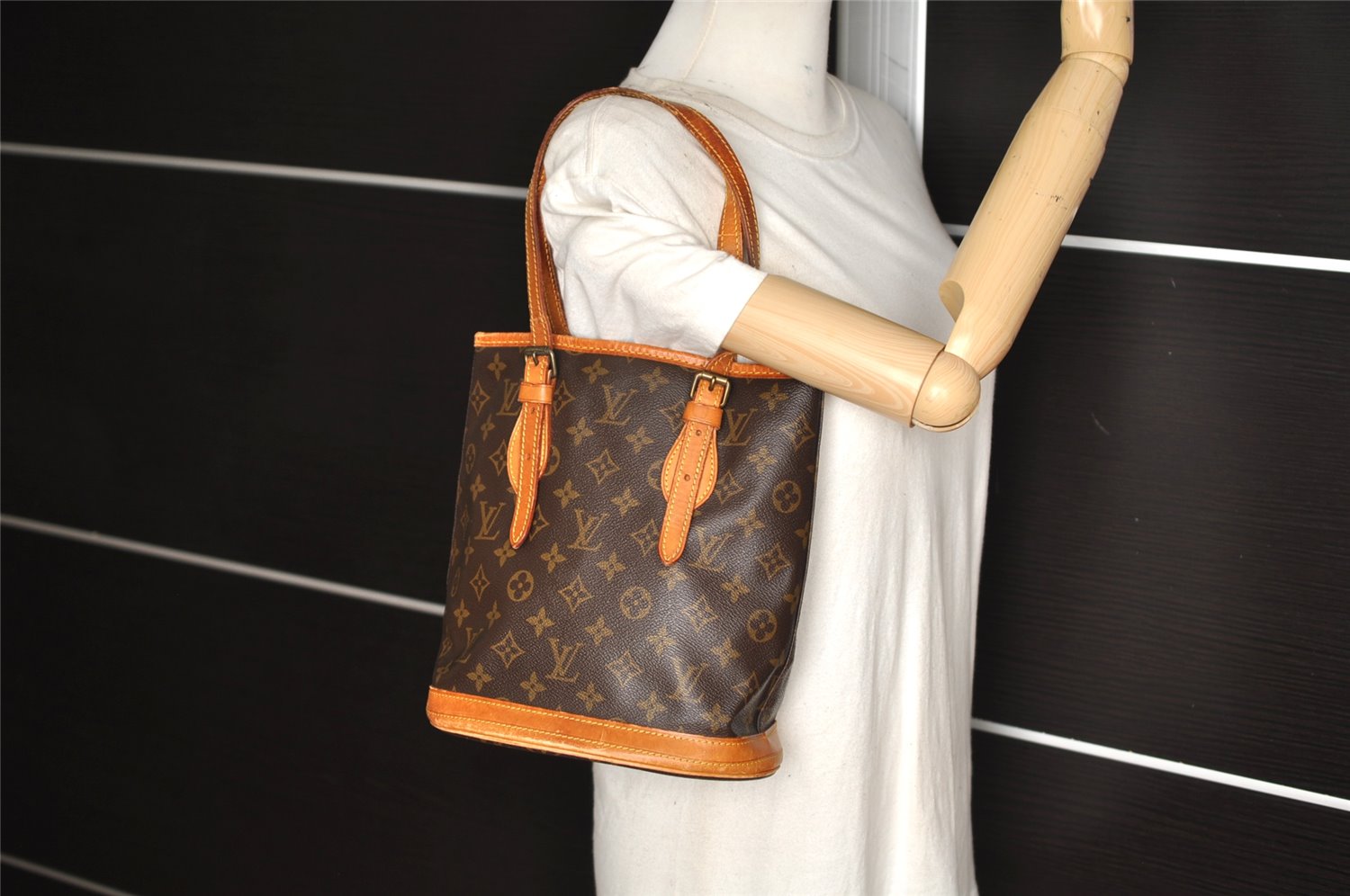 Authentic Louis Vuitton Monogram Bucket PM Shoulder Tote Bag M42238 LV 3056K