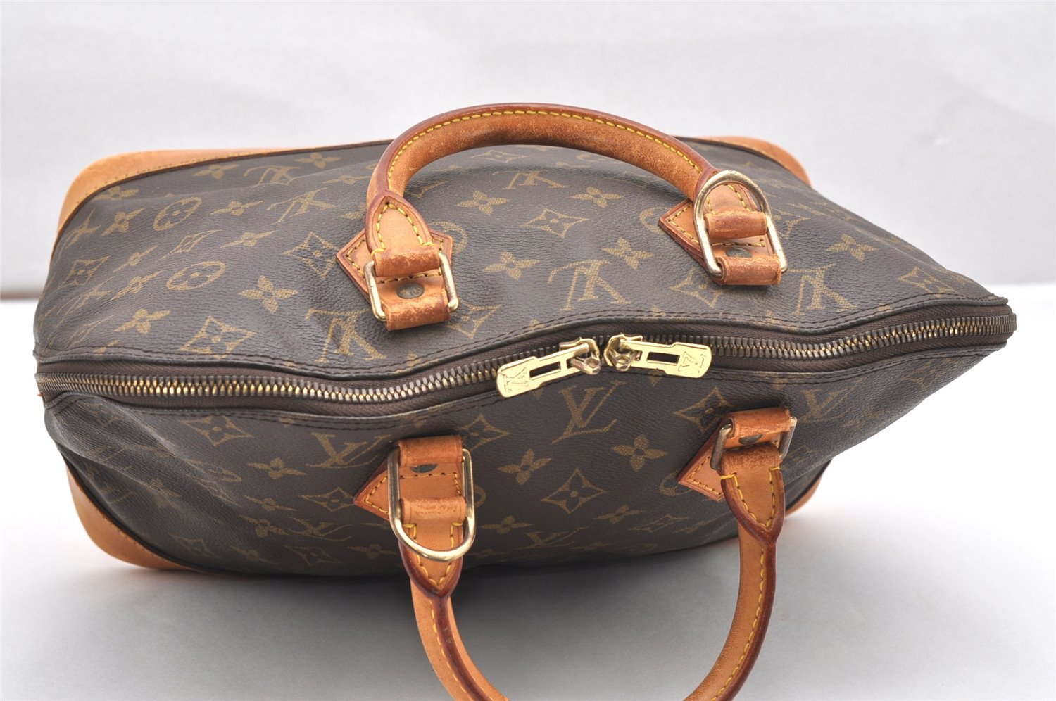 Authentic Louis Vuitton Monogram Alma Hand Bag Purse M51130 LV 3059K