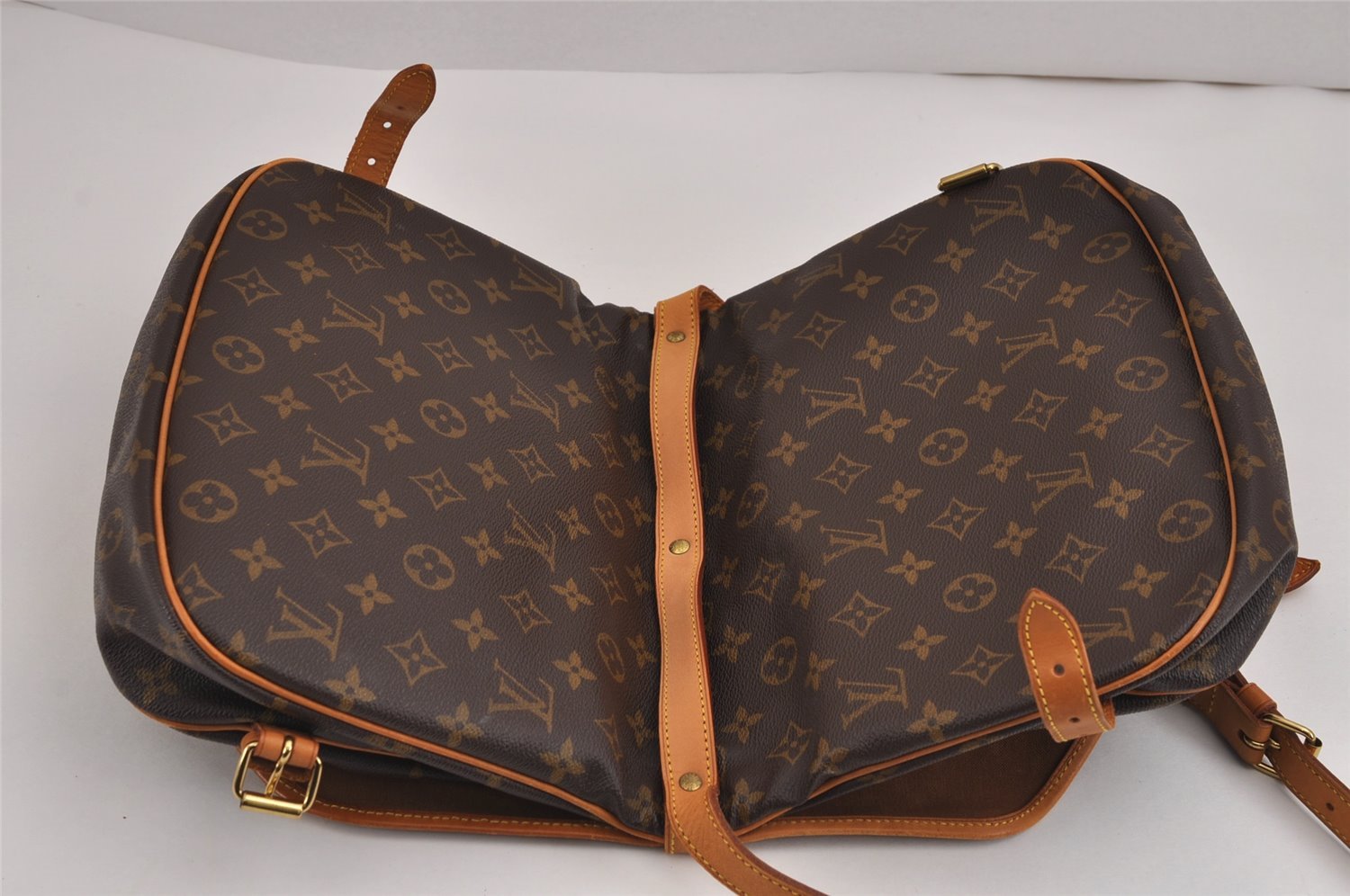 Authentic Louis Vuitton Monogram Saumur 30 Shoulder Cross Bag M42256 LV 3079J