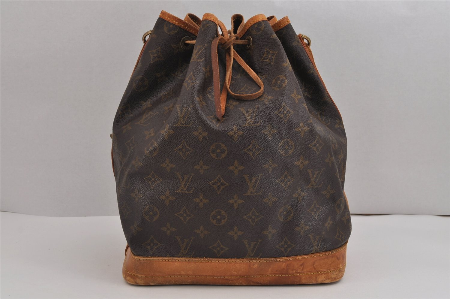 Authentic Louis Vuitton Monogram Noe Shoulder Drawstring Bag M42224 LV 3081J