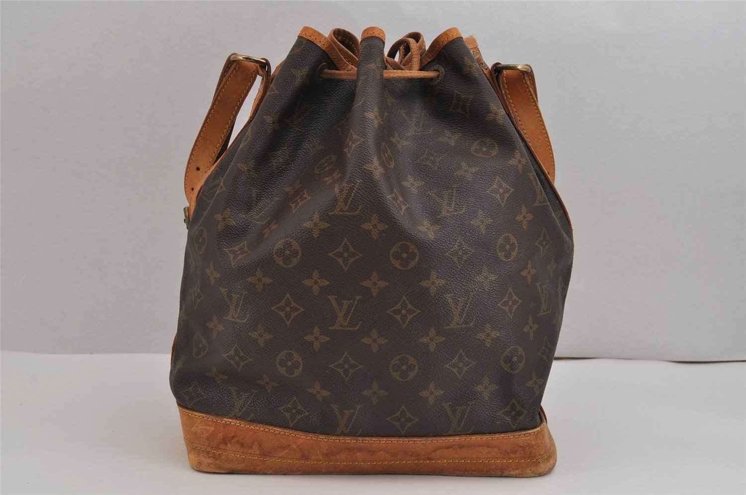Authentic Louis Vuitton Monogram Noe Shoulder Drawstring Bag M42224 LV 3081J
