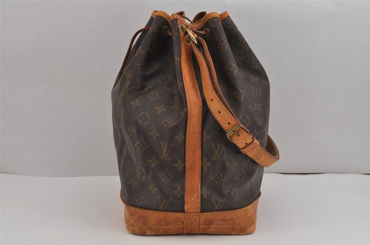 Authentic Louis Vuitton Monogram Noe Shoulder Drawstring Bag M42224 LV 3081J