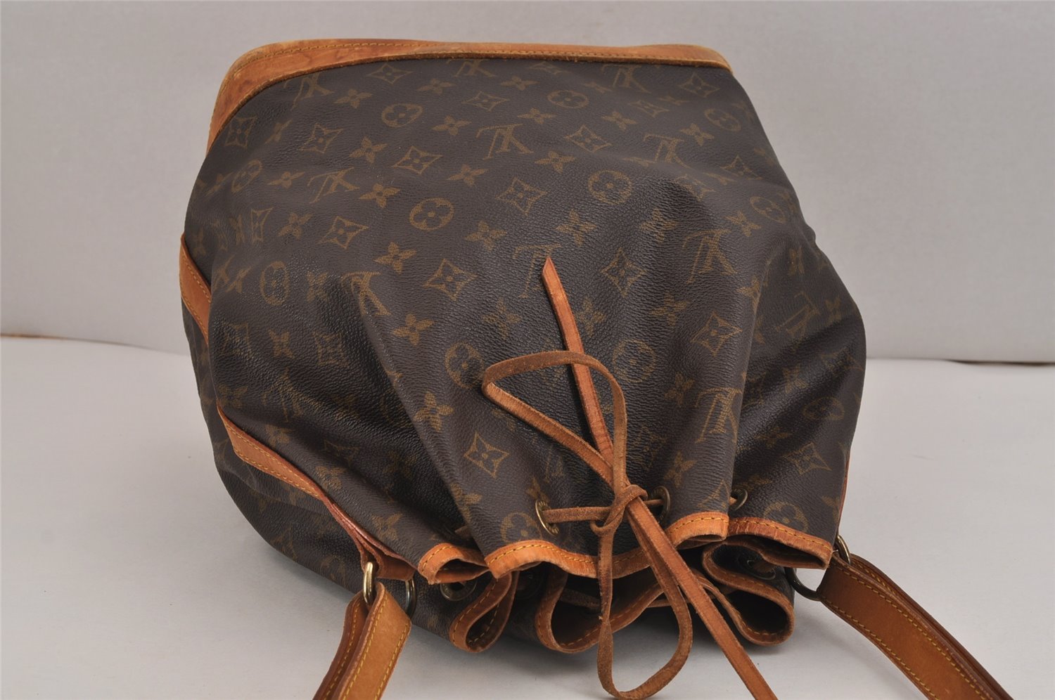 Authentic Louis Vuitton Monogram Noe Shoulder Drawstring Bag M42224 LV 3081J