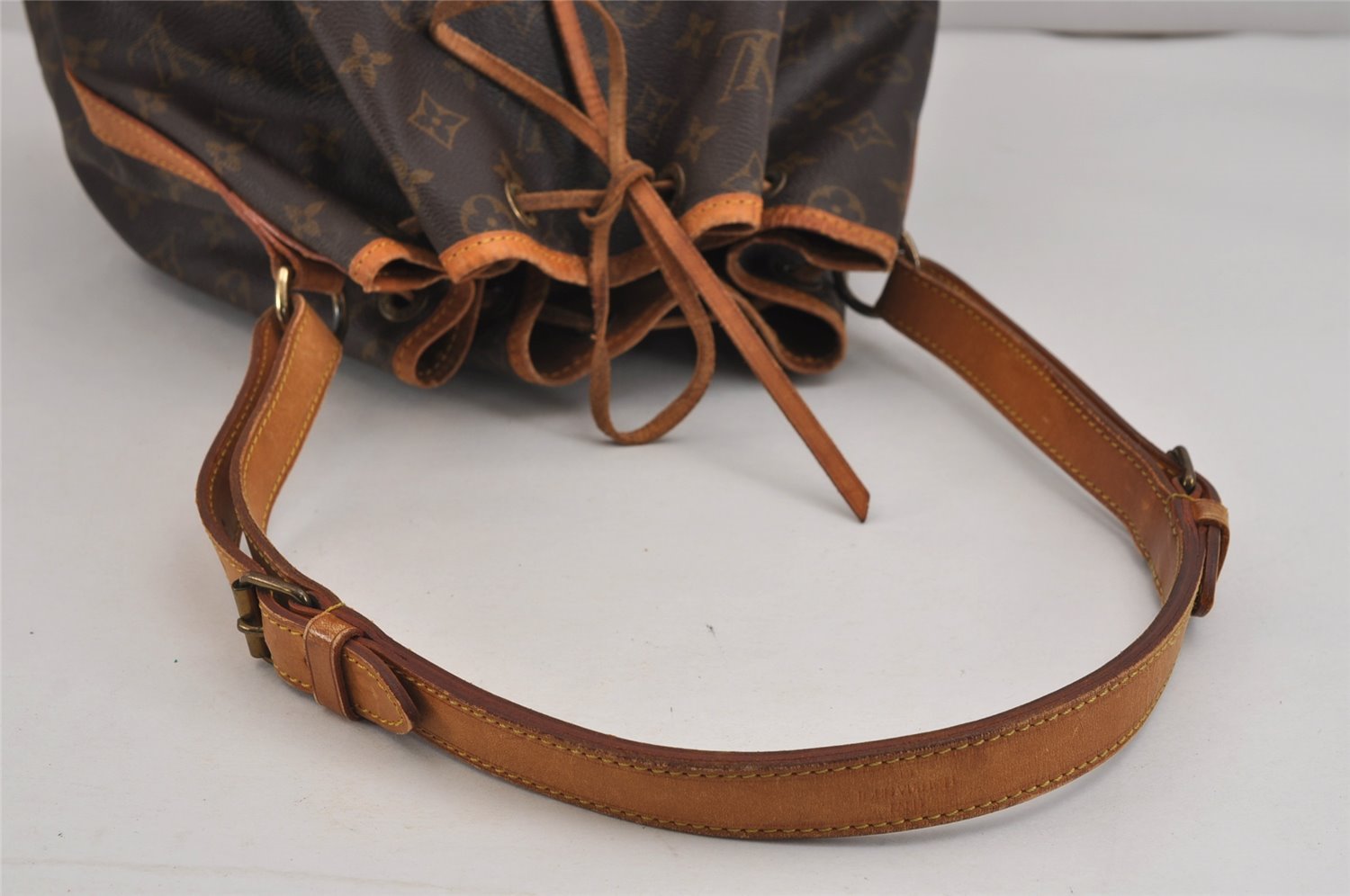 Authentic Louis Vuitton Monogram Noe Shoulder Drawstring Bag M42224 LV 3081J