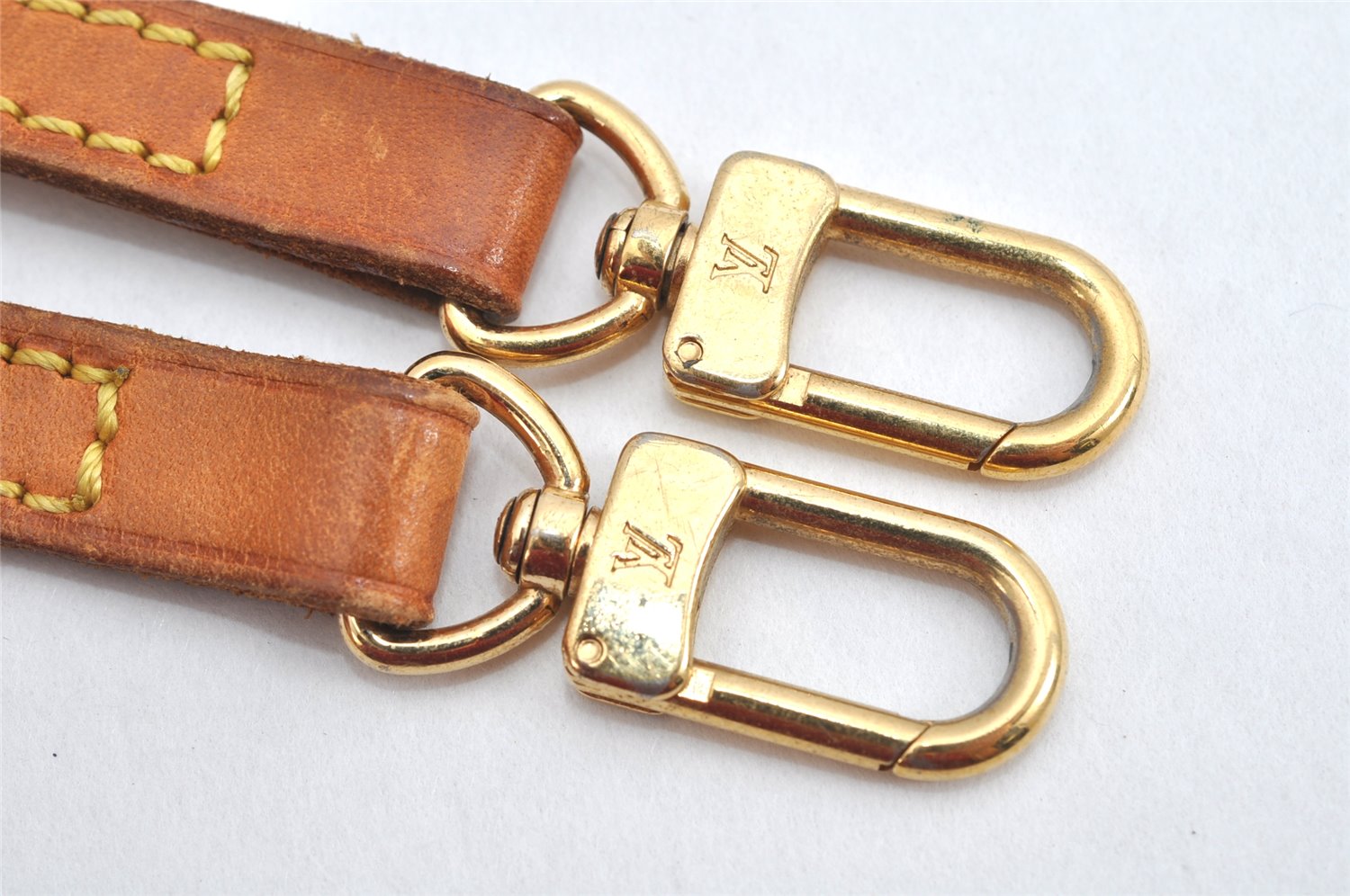 Authentic Louis Vuitton Leather Shoulder Strap Beige 46.9