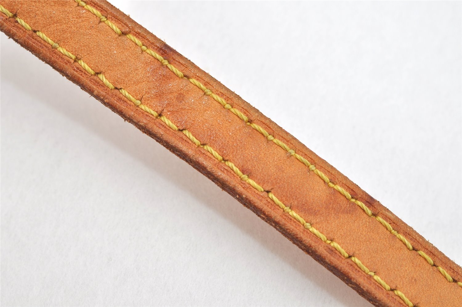 Authentic Louis Vuitton Leather Shoulder Strap Beige 46.9