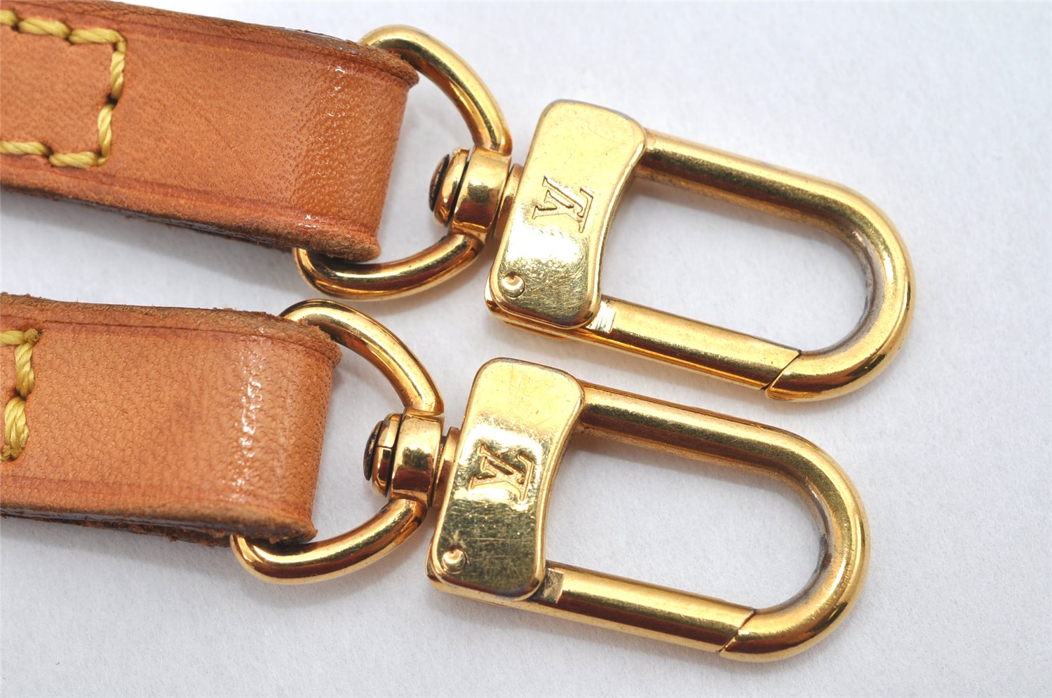 Authentic Louis Vuitton Leather Shoulder Strap Beige 45.9