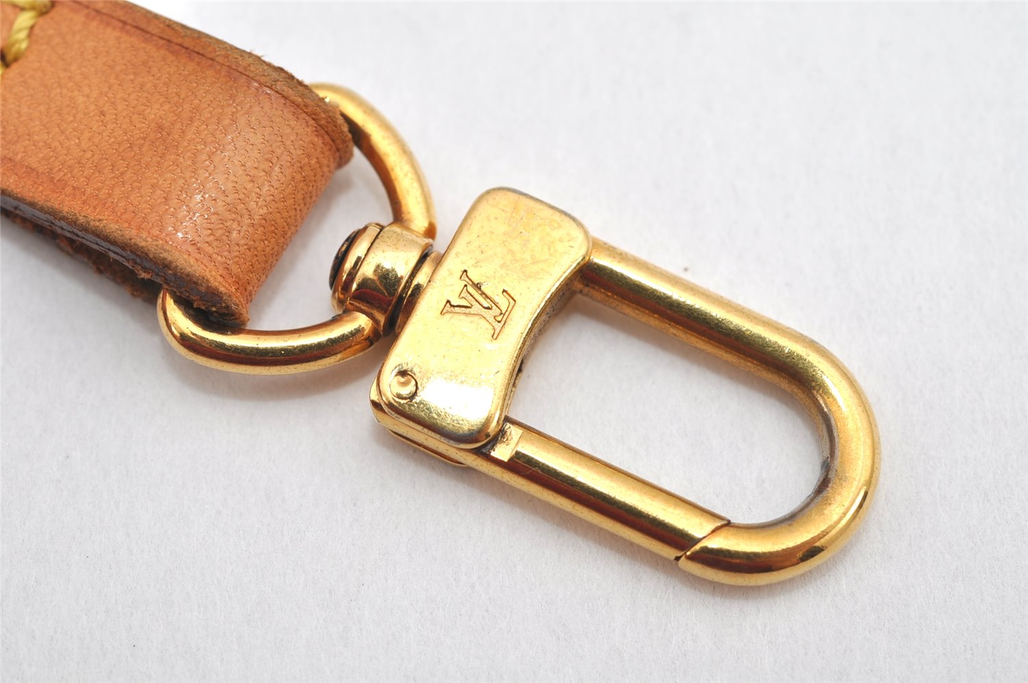 Authentic Louis Vuitton Leather Shoulder Strap Beige 45.9