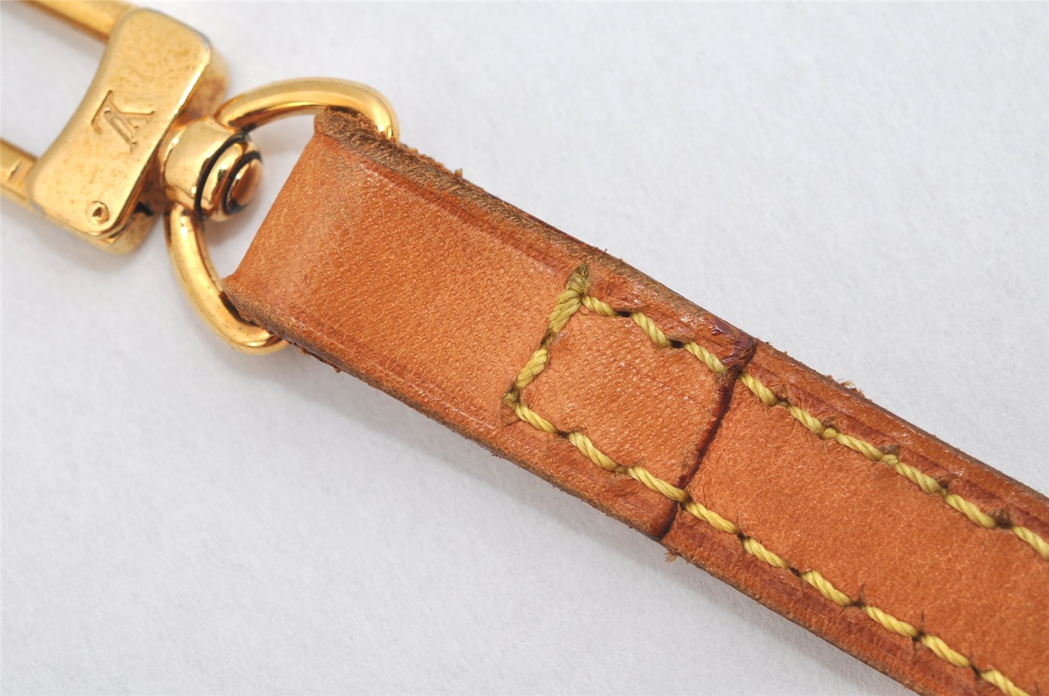 Authentic Louis Vuitton Leather Shoulder Strap Beige 45.9
