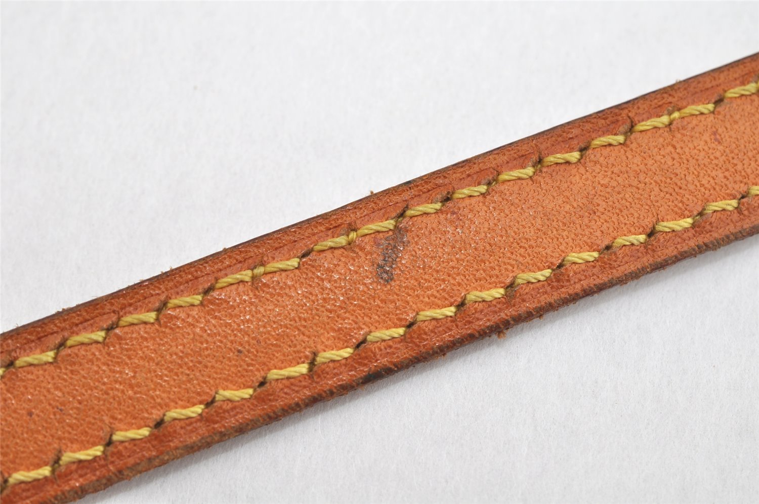 Authentic Louis Vuitton Leather Shoulder Strap Beige 45.9