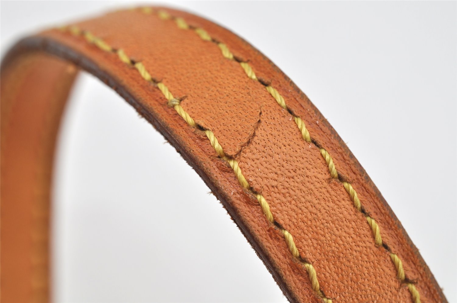 Authentic Louis Vuitton Leather Shoulder Strap Beige 45.9