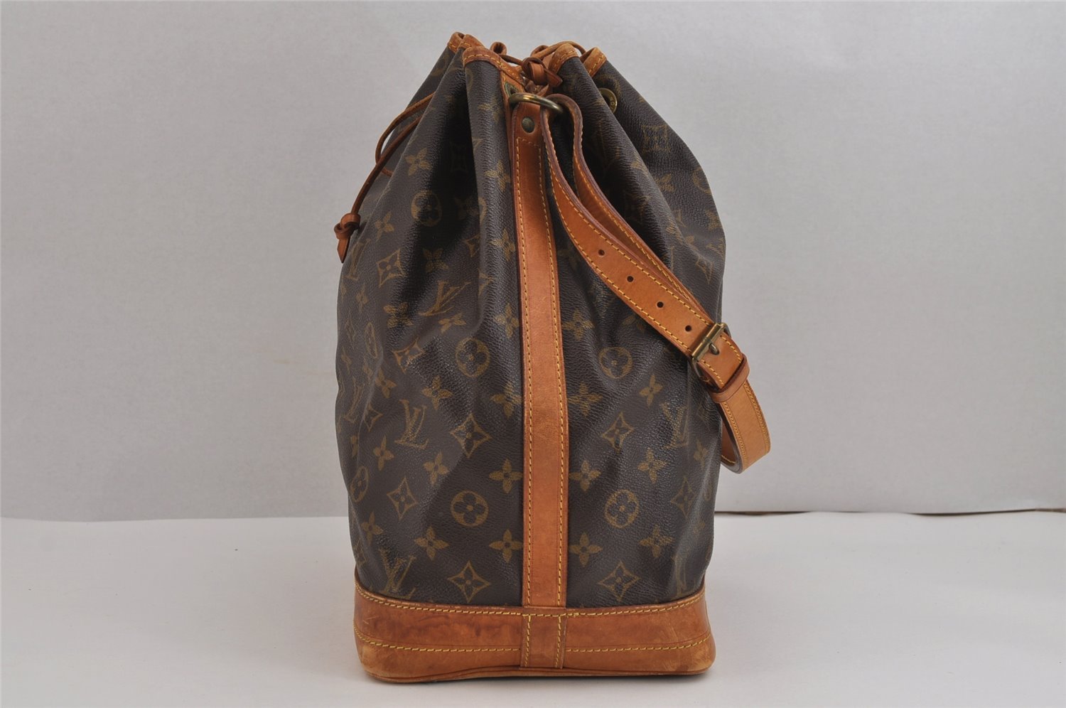 Authentic Louis Vuitton Monogram Noe Shoulder Drawstring Bag M42224 LV 3085J