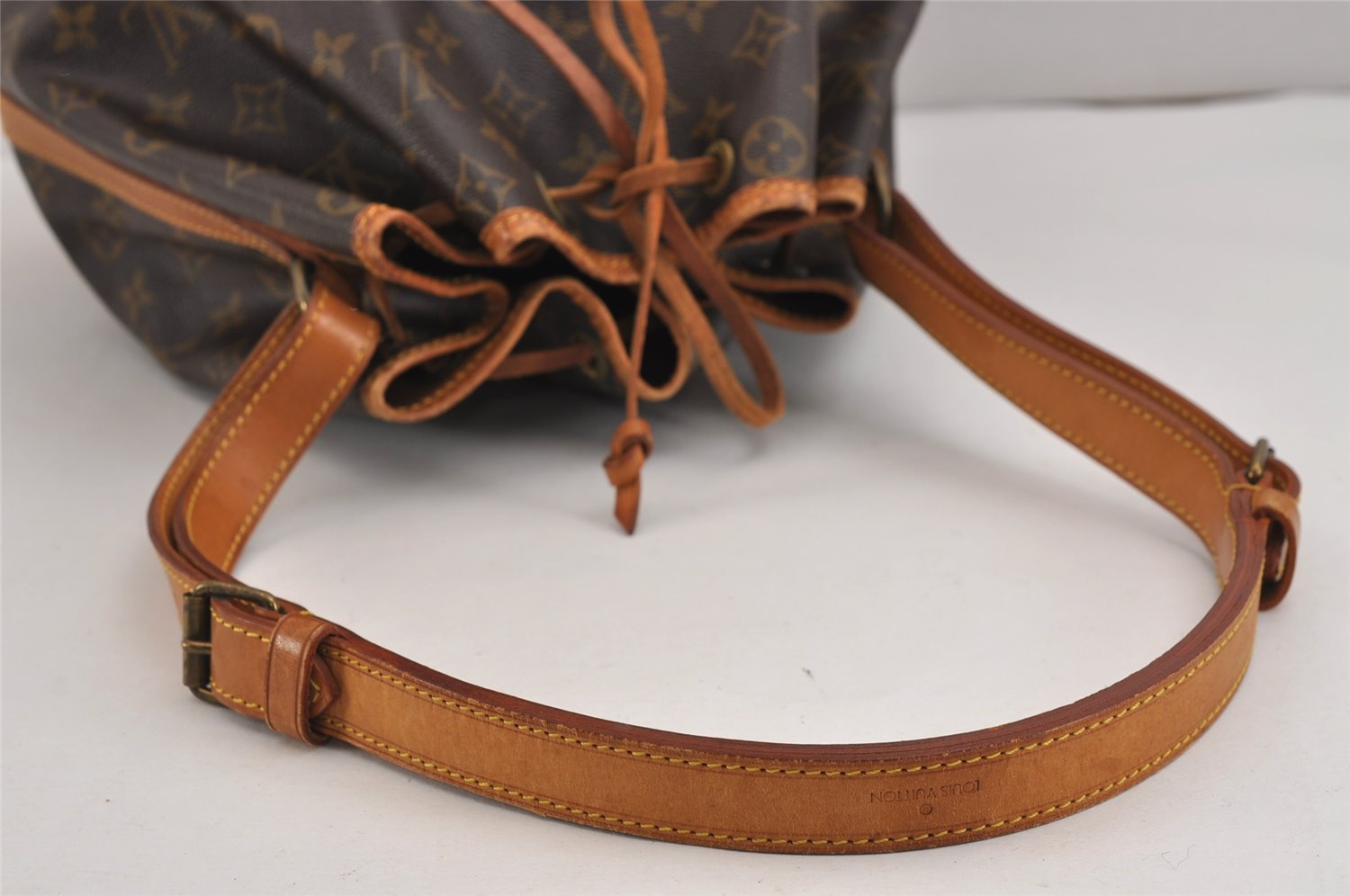 Authentic Louis Vuitton Monogram Noe Shoulder Drawstring Bag M42224 LV 3085J