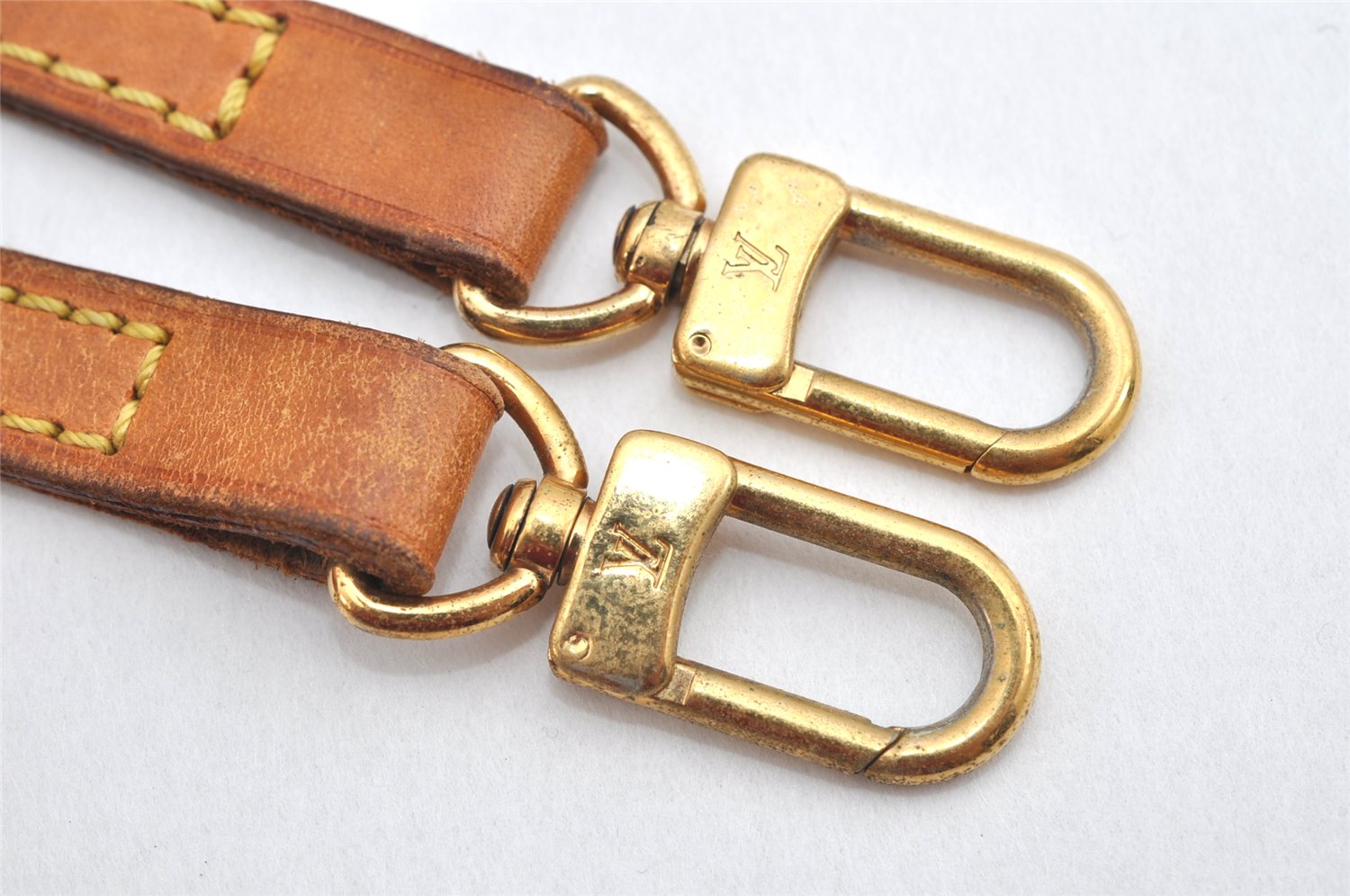 Authentic Louis Vuitton Leather Shoulder Strap Beige 45.7