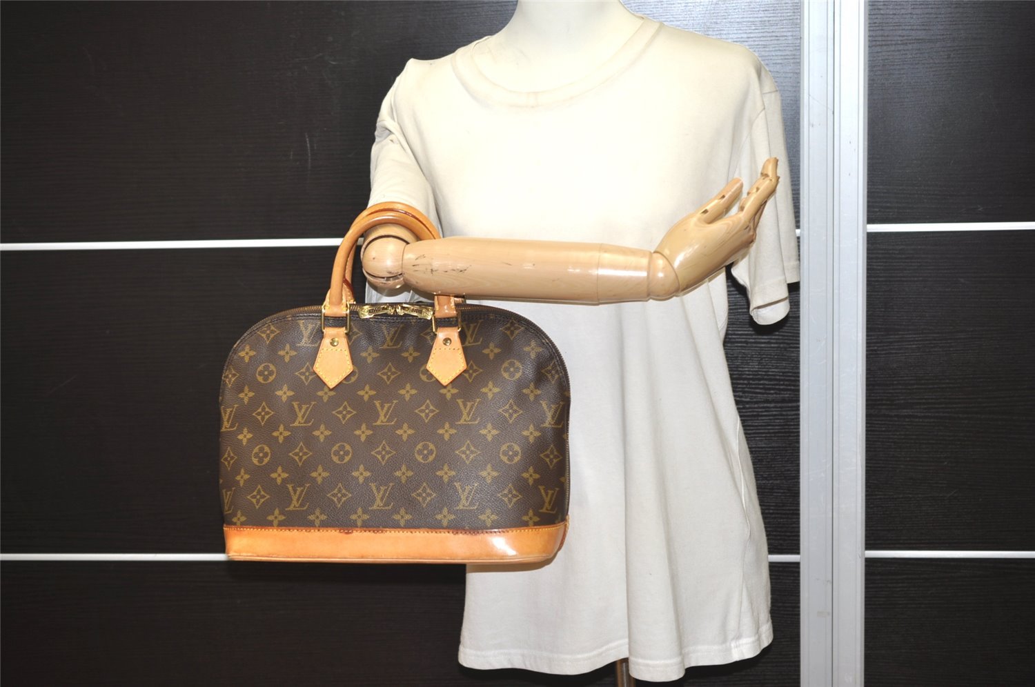 Authentic Louis Vuitton Monogram Alma Hand Bag Purse M51130 LV 3086J