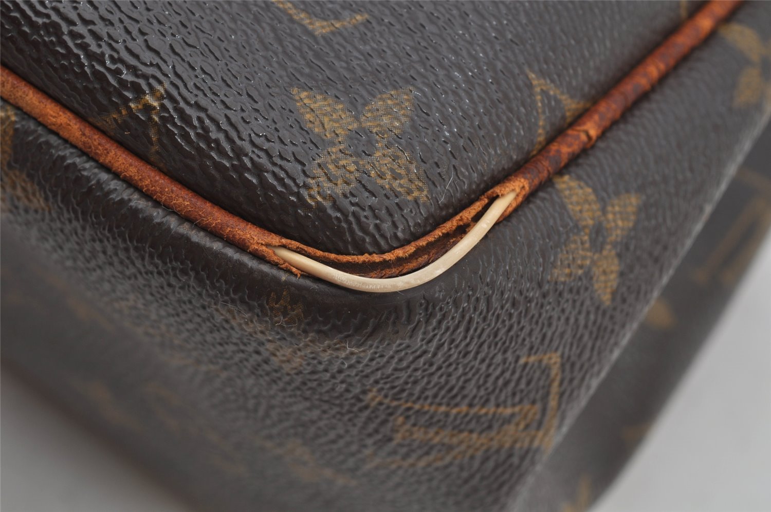 Authentic Louis Vuitton Monogram Batignolles Vertical Tote Bag M51153 LV 3087J